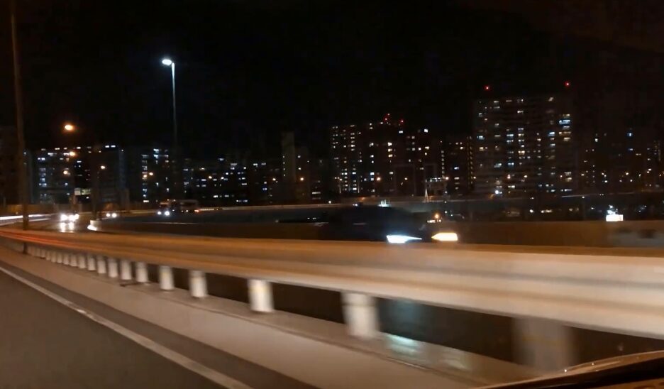 高速の夜景